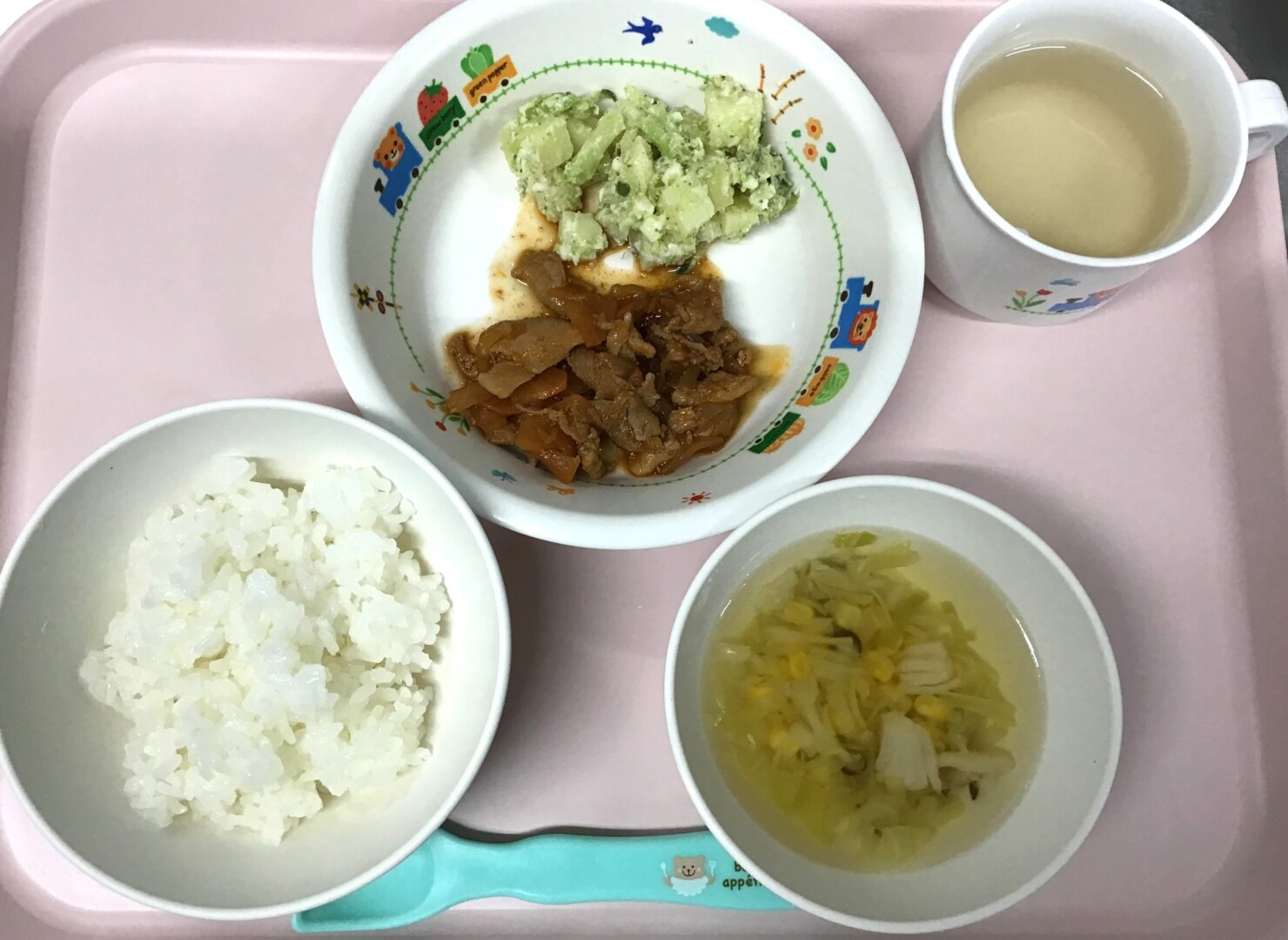 ごはん、ぶたにくのケチャップいため、かみかみサラダ、キャベツスープ