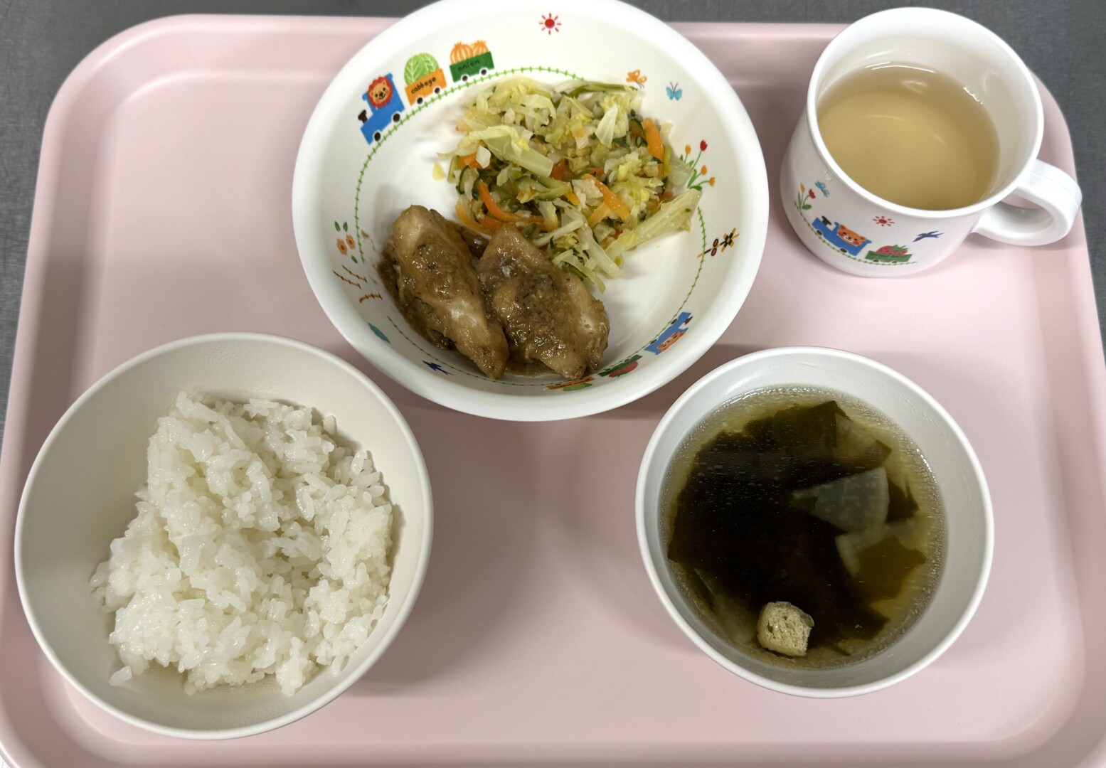 ごはん、サバのみそに、あまずあえ、だいこんとあげのすましじる