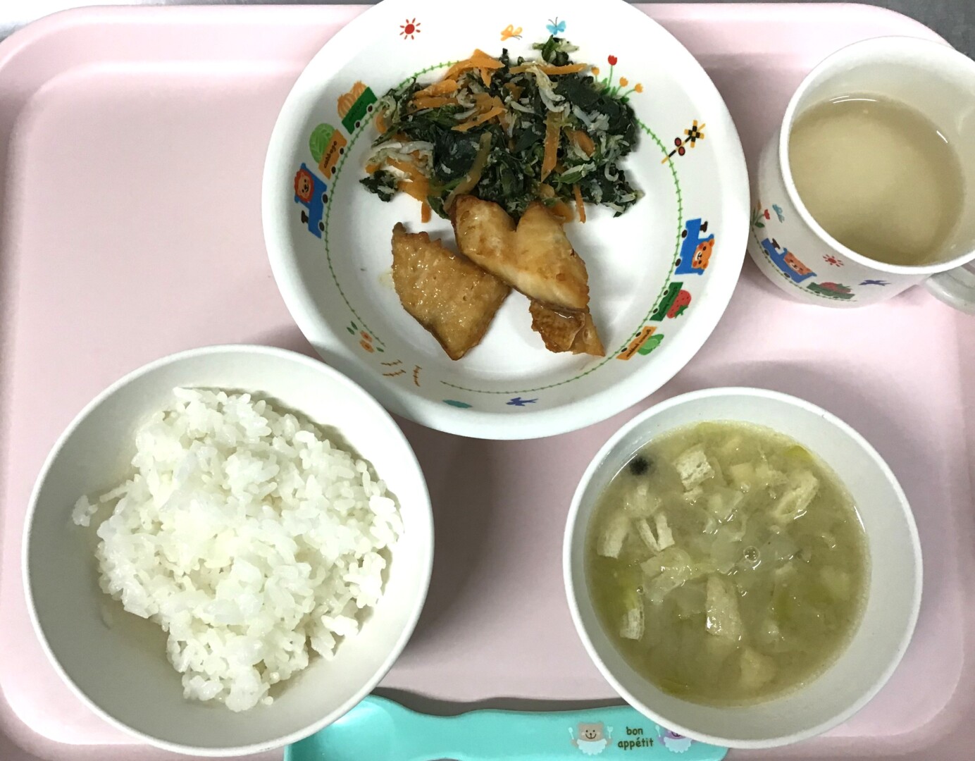 ごはん、あかうおのしょうがやき、ほうれんそうのごまあえ、きゃべつとあげのみそしる