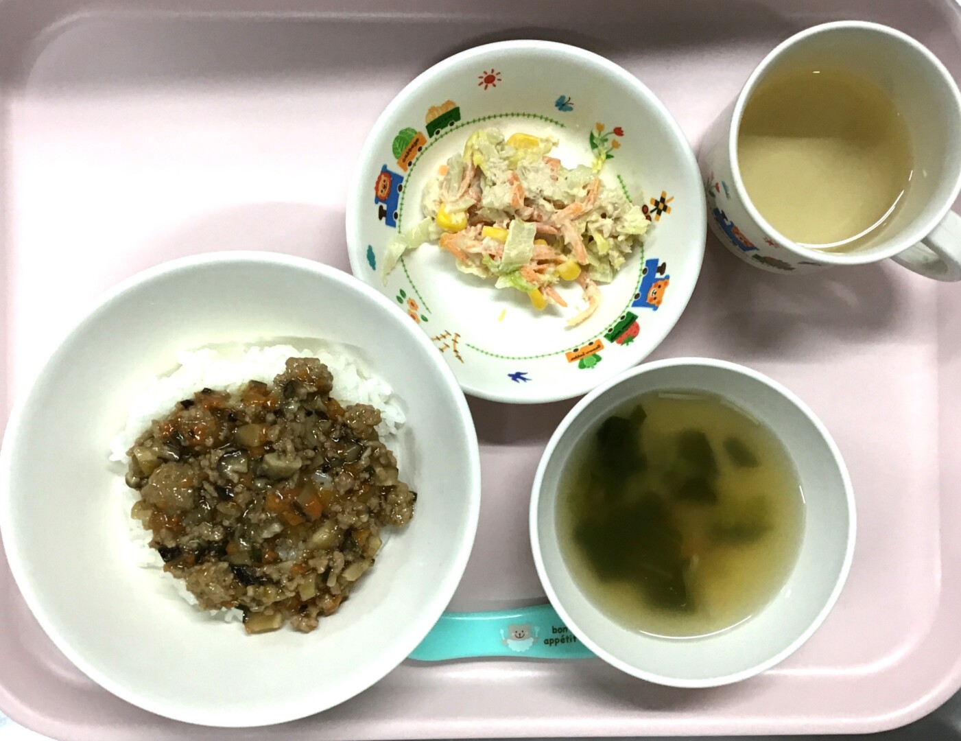 にくみそどん、はくさいマヨサラダ、さんしょくちゅうかスープ