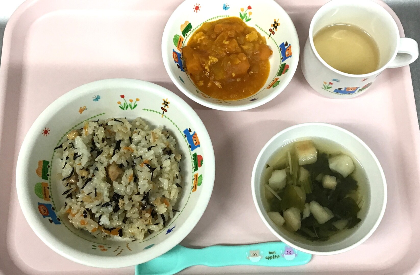 ひじきいりたきこみごはん、かぼちゃのそぼろに、ほうれんそうのすましじる