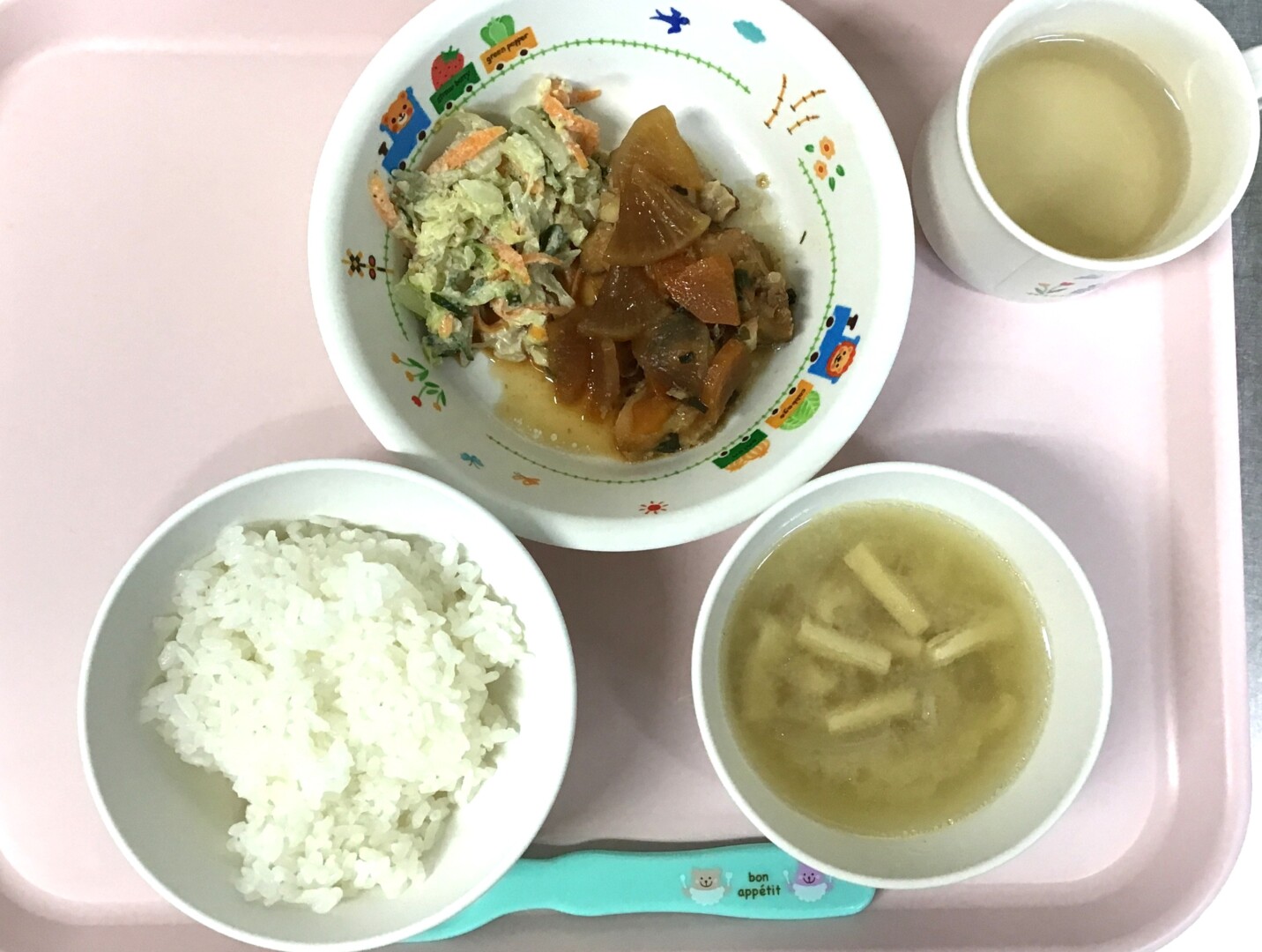 ごはん、あかうおのにつけ、ごまネーズあえ、さといものみそしる