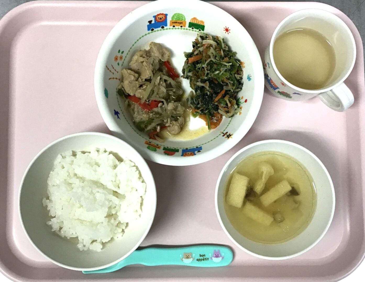 ごはん、ぶたのみそいため、ほうれんそうのごまあえ、しめじとあげのすましじる