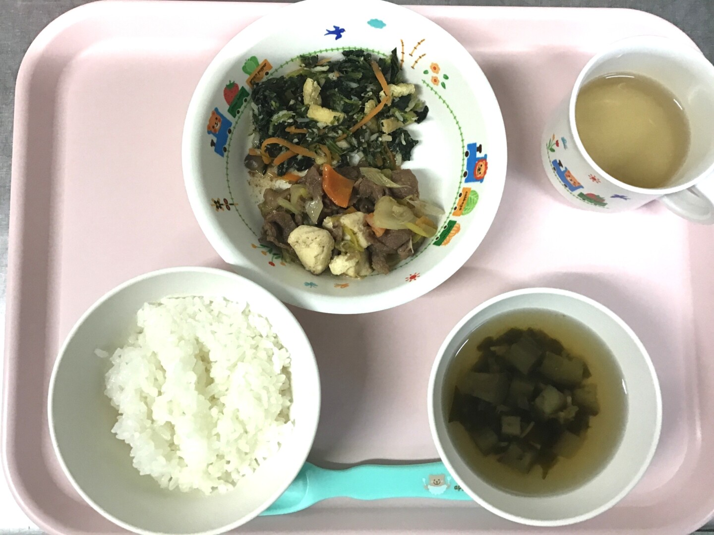 ごはん、すきやきふうに、ほうれんそうとしめじのおひたし、なすとえのきのすましじる