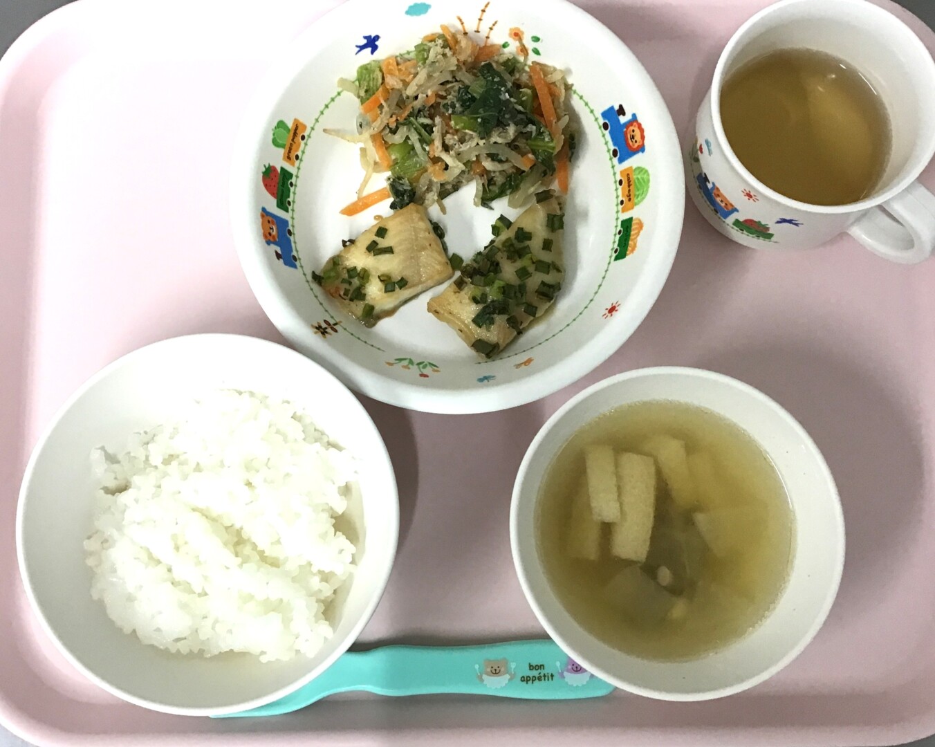 ごはん、カレイのみそやき、さんしょくナムル、しめじとあげのすましじる
