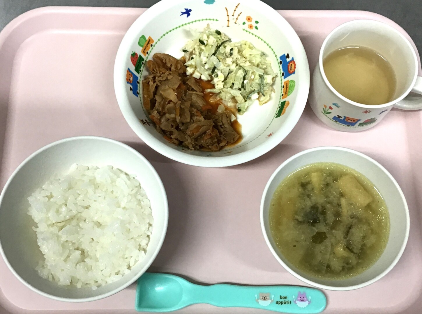 ごはん、ぶたにくのケチャップいため、ごまネーズあえ、だいこんのみそしる